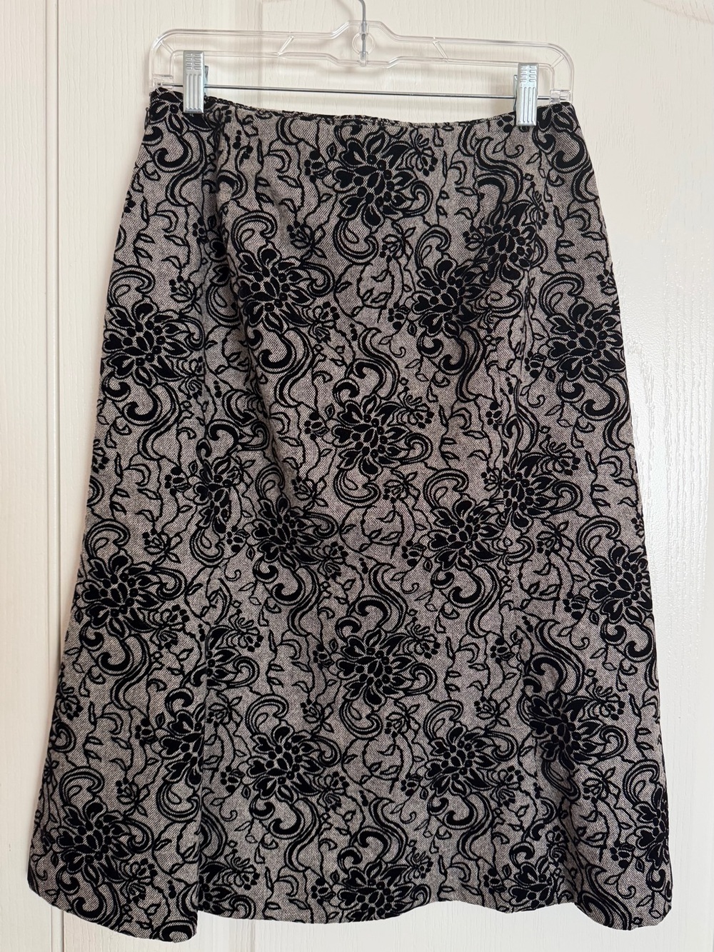 Ann Taylor LOFT Wool Blend Floral Flocked Midi Skirt Size 10 Black Tan - Picture 3 of 5